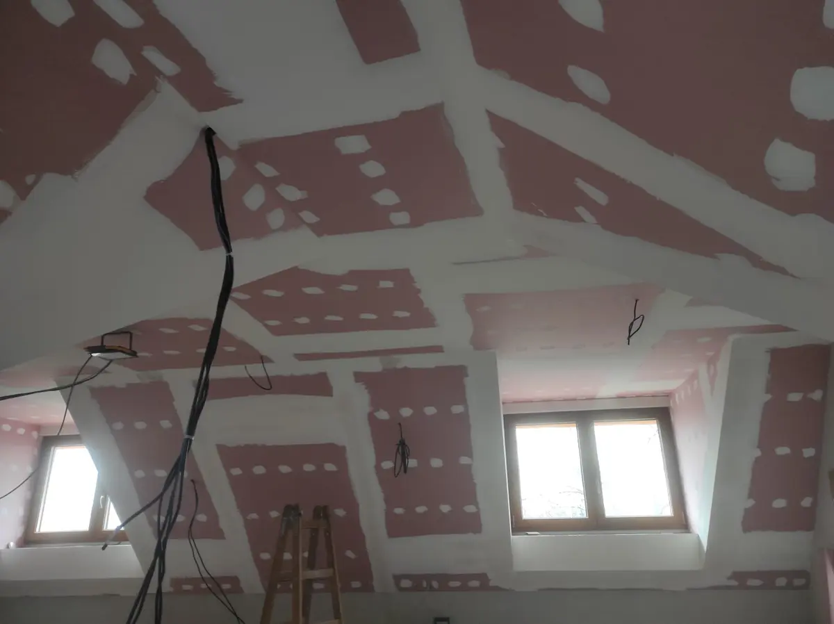 Sádrokartonové podkroví v průběhu realizace